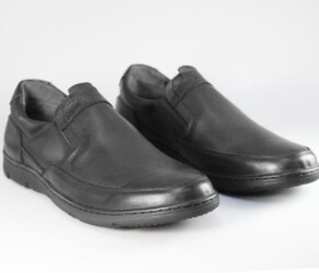 Демисезонные мужские туфли Faber 127702/1 черного цвета.